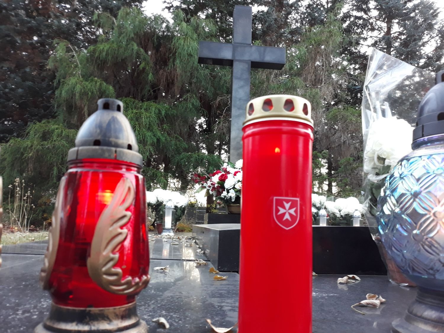 Pamięć, modlitwa, szacunek. Zapłonęły znicze akcji „Pamięć Maltańska”