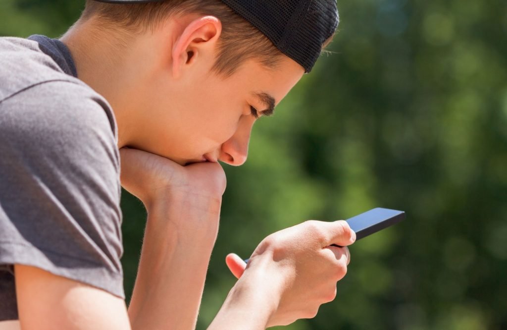 Jesteśmy tutaj dla Ciebie. Zadzwoń! Dziecięcy Telefon Zaufania Rzeczniczki Praw Dziecka 800 12 12 12